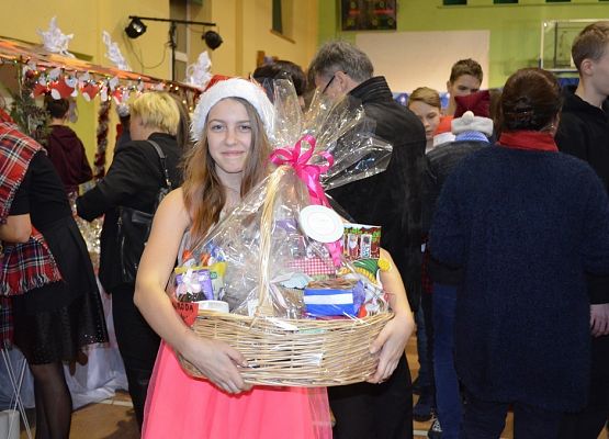 Tłumnie, wesoło i  bożonarodzeniowo … czyli Jarmark w naszej szkole! grafika