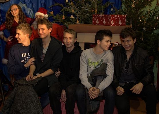 Tłumnie, wesoło i  bożonarodzeniowo … czyli Jarmark w naszej szkole! grafika