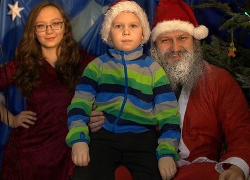 Tłumnie, wesoło i  bożonarodzeniowo … czyli Jarmark w naszej szkole! grafika