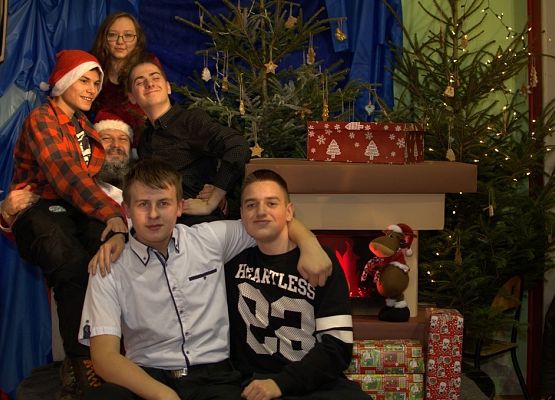 Tłumnie, wesoło i  bożonarodzeniowo … czyli Jarmark w naszej szkole! grafika