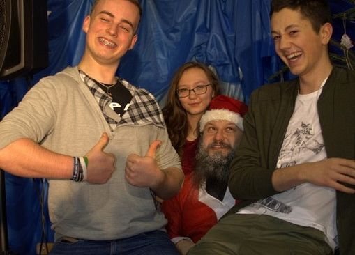 Tłumnie, wesoło i  bożonarodzeniowo … czyli Jarmark w naszej szkole! grafika