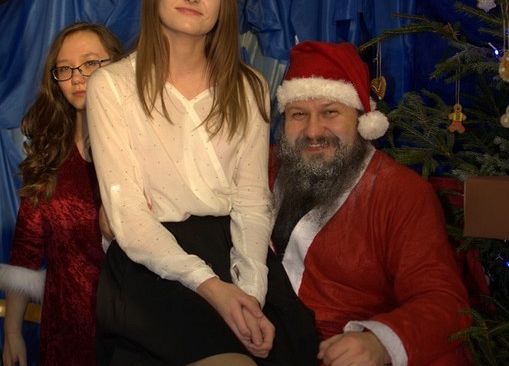 Tłumnie, wesoło i  bożonarodzeniowo … czyli Jarmark w naszej szkole! grafika