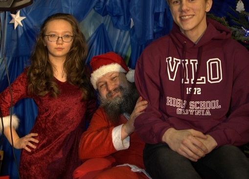 Tłumnie, wesoło i  bożonarodzeniowo … czyli Jarmark w naszej szkole! grafika