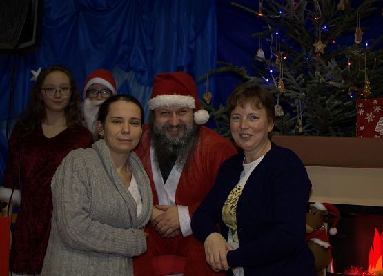 Tłumnie, wesoło i  bożonarodzeniowo … czyli Jarmark w naszej szkole! grafika