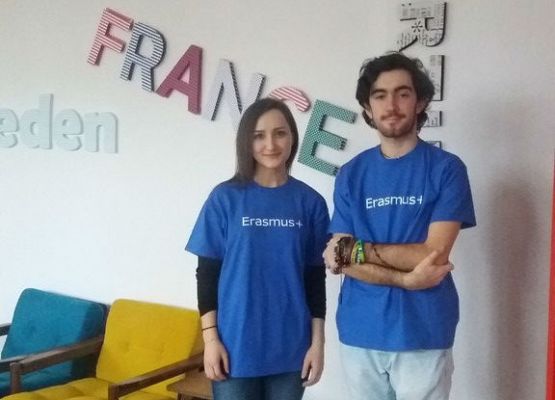 Lekcje z wolontariuszami z Włoch i Niemiec  – Erasmus+ grafika