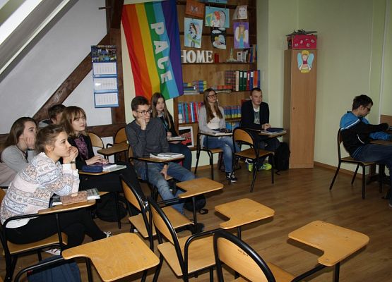 Lekcje z wolontariuszami z Włoch i Niemiec  – Erasmus+ grafika