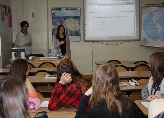 Lekcje z wolontariuszami z Włoch i Niemiec  – Erasmus+ grafika