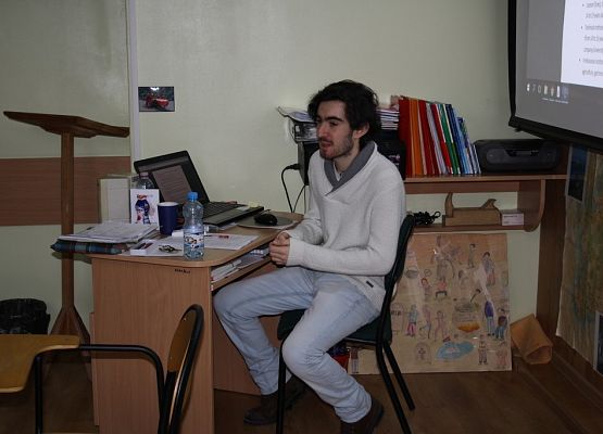 Lekcje z wolontariuszami z Włoch i Niemiec  – Erasmus+ grafika