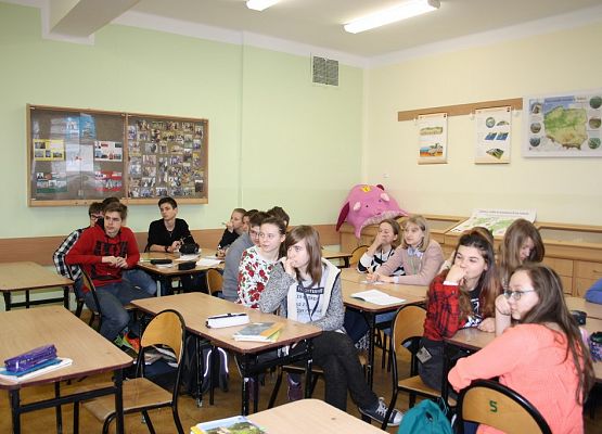 Lekcje z wolontariuszami z Włoch i Niemiec  – Erasmus+ grafika