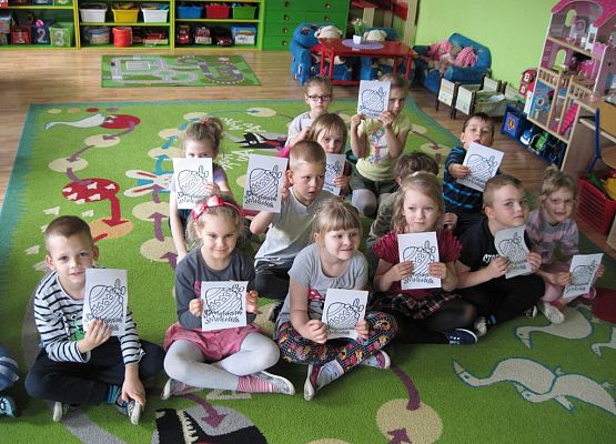 Wielkanocne czytanie i jajek malowanie grafika