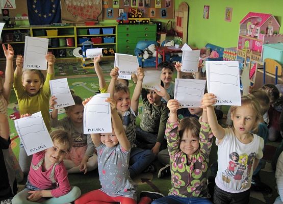 Patriotyczne czytanie na dywanie grafika