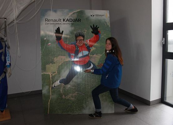 Gimnazjaliści w tunelu aerodynamicznym grafika