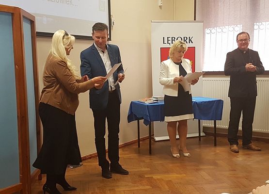 Mamy dwóch laureatów z biologii grafika