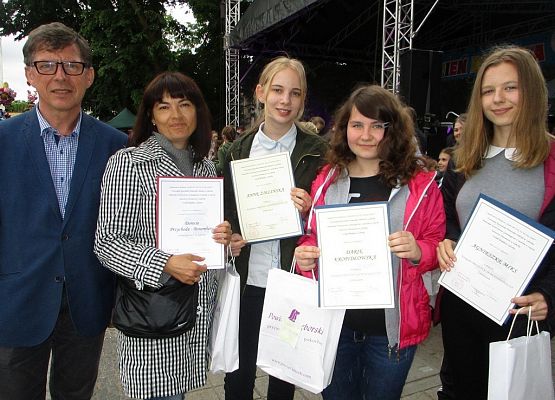 Sukces naszych gimnazjalistek grafika