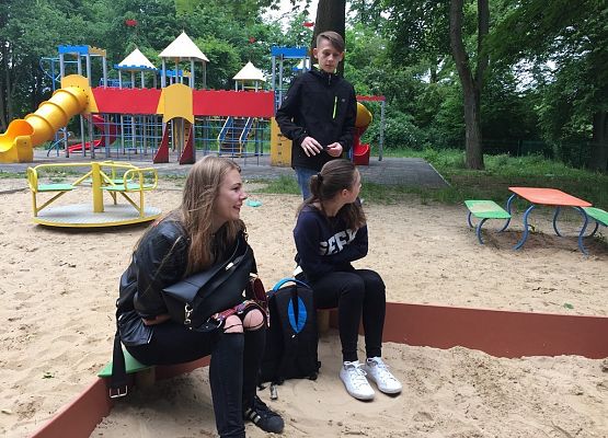 Z językiem przez świat grafika