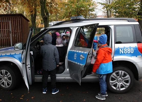 O bezpiecznej drodze do szkoły grafika