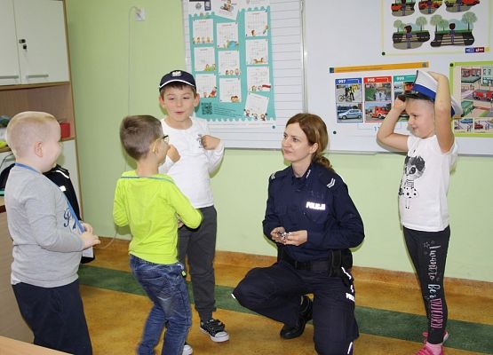 O bezpiecznej drodze do szkoły grafika