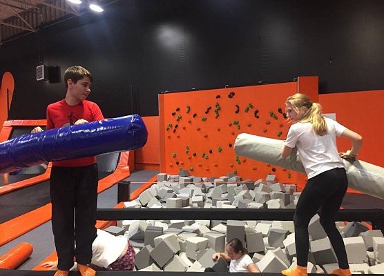 Salta, przewroty, podskoki, czyli 7b w Jump City grafika