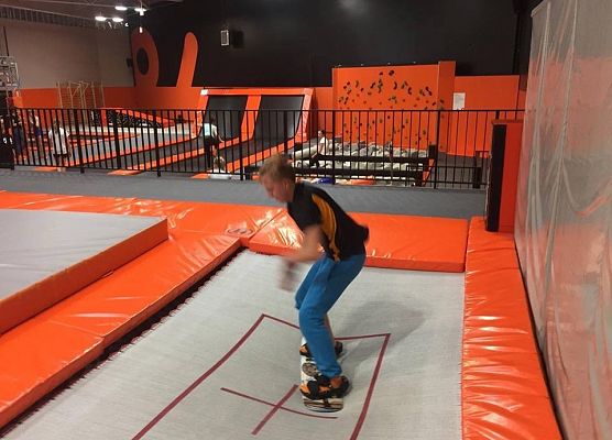 Salta, przewroty, podskoki, czyli 7b w Jump City grafika