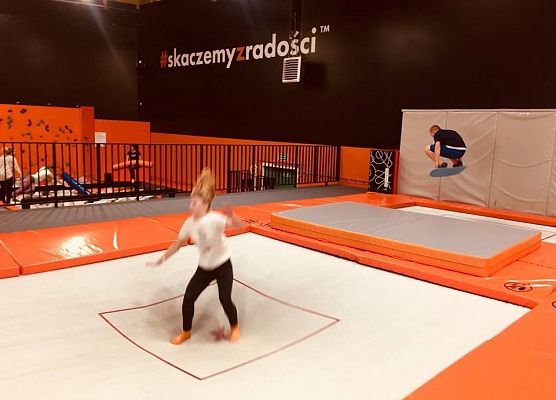 Salta, przewroty, podskoki, czyli 7b w Jump City grafika