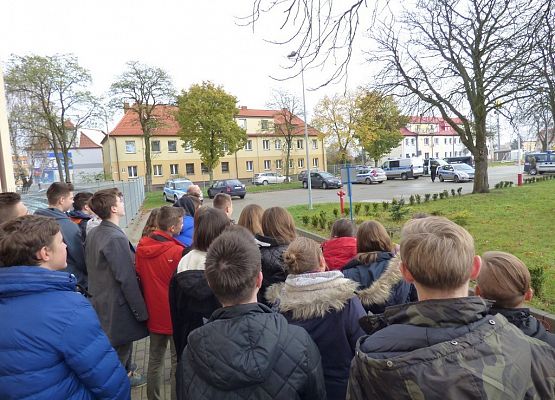 Trzecioklasiści na Komendzie Policji grafika