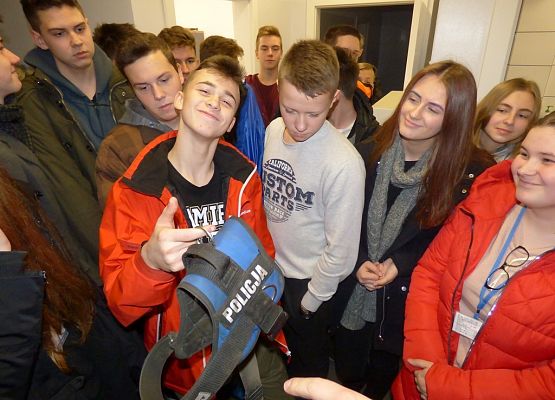 Trzecioklasiści na Komendzie Policji grafika