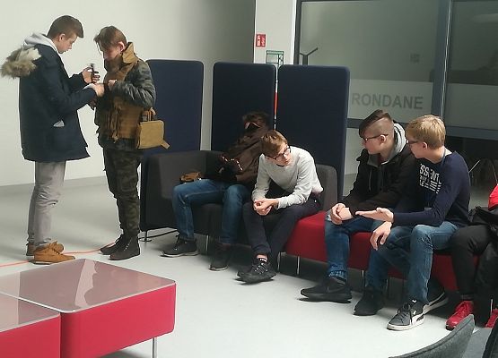 Trzecioklasiści  w NFM Production grafika