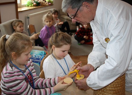 Z miłości do pszczół  grafika