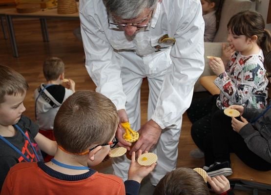 Z miłości do pszczół  grafika