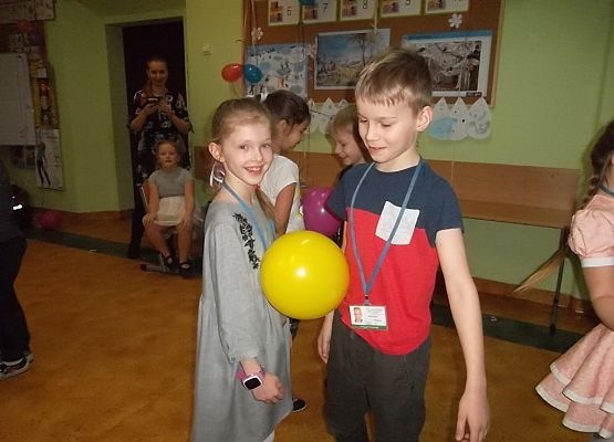 Półmetek nauki za pierwszakami grafika