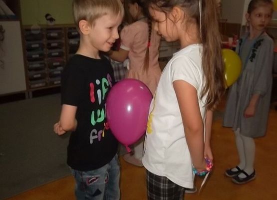 Półmetek nauki za pierwszakami grafika