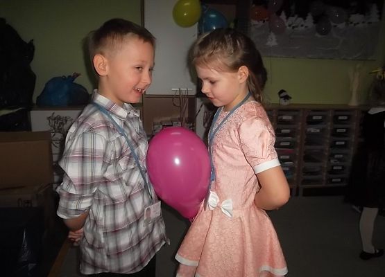 Półmetek nauki za pierwszakami grafika