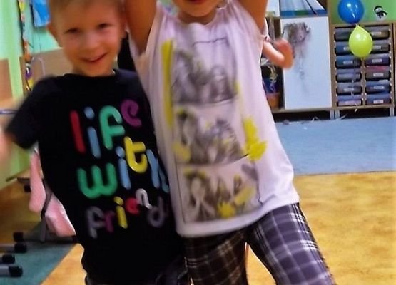 Półmetek nauki za pierwszakami grafika