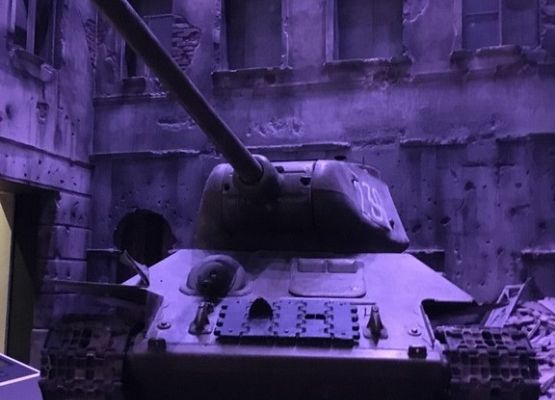 Lekcja historii w muzeum grafika