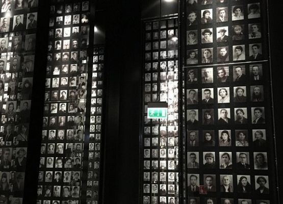 Lekcja historii w muzeum grafika