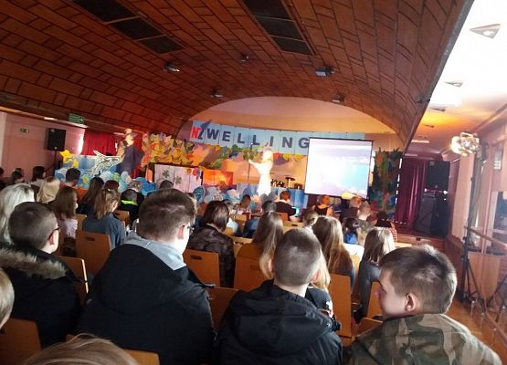 Klasa IIIb na Dniach Kultury Angielskiej grafika