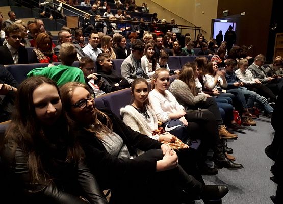 Piątkowy wieczór w Teatrze Muzycznym grafika