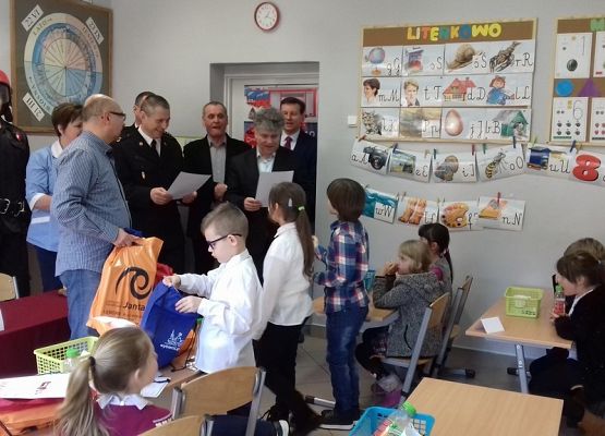 Sukces pierwszaków w konkursie wiedzowym grafika