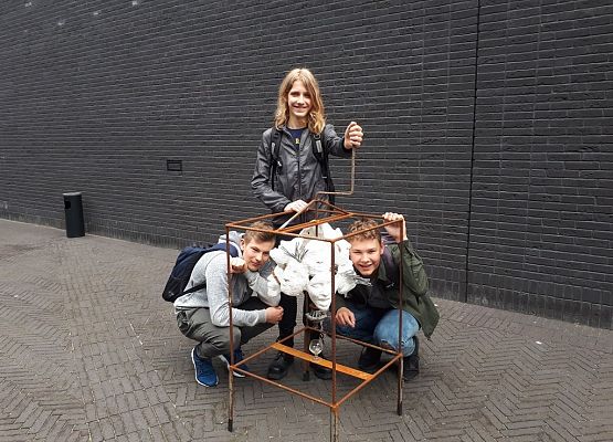 VIIa i IId na lekcji w Teatrze Szekspirowskim grafika