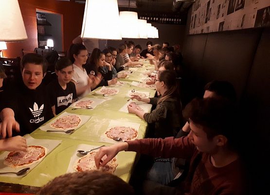 VIIa i IId na lekcji w Teatrze Szekspirowskim grafika