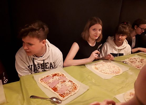 VIIa i IId na lekcji w Teatrze Szekspirowskim grafika