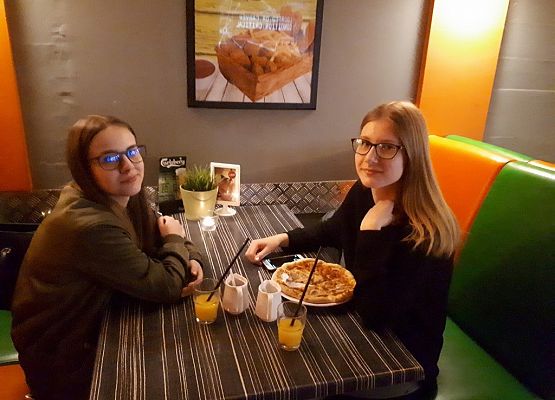 VIIa i IId na lekcji w Teatrze Szekspirowskim grafika