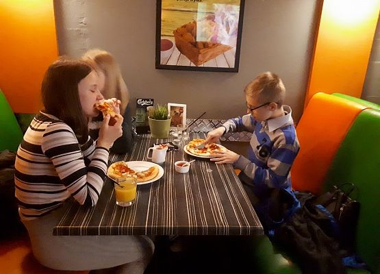 VIIa i IId na lekcji w Teatrze Szekspirowskim grafika