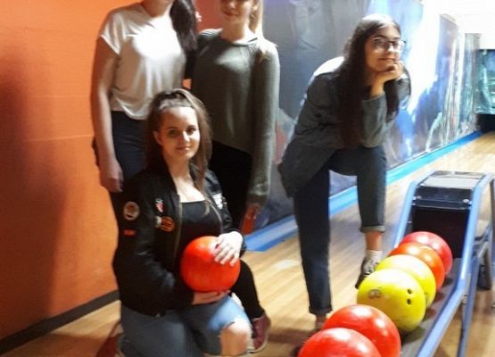 VIIa i IId na lekcji w Teatrze Szekspirowskim grafika