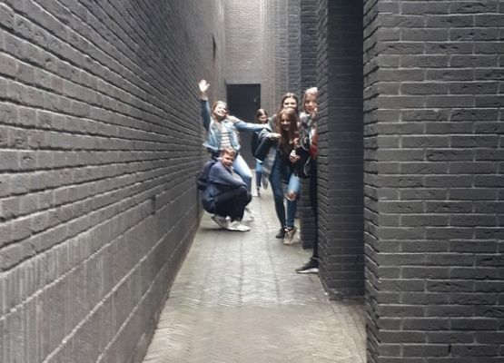 VIIa i IId na lekcji w Teatrze Szekspirowskim grafika