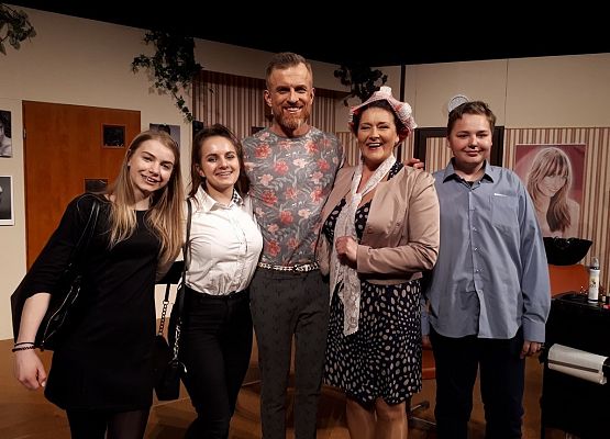 Wizyta w salonie fryzjerskim grafika