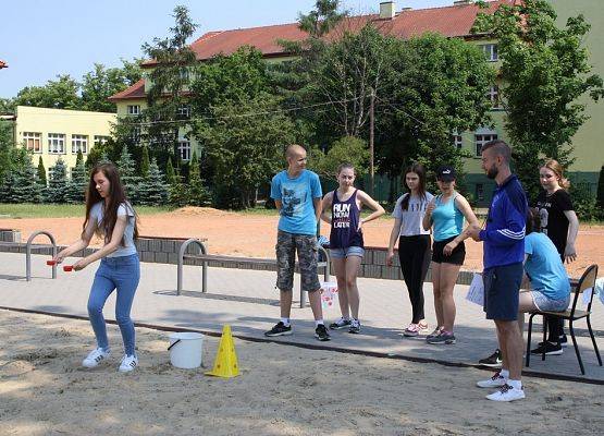 Bo „ Kiedy śmieje się dziecko, śmieje się cały świat”… grafika