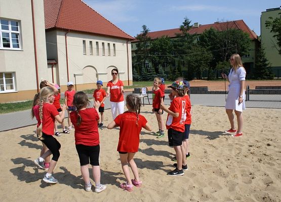 Bo „ Kiedy śmieje się dziecko, śmieje się cały świat”… grafika