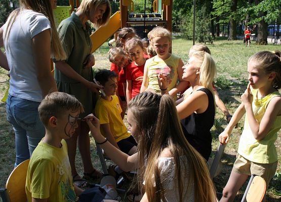 Bo „ Kiedy śmieje się dziecko, śmieje się cały świat”… grafika