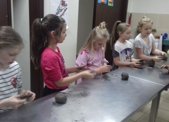 Niezwykłe lekcje pierwszoklasistów grafika